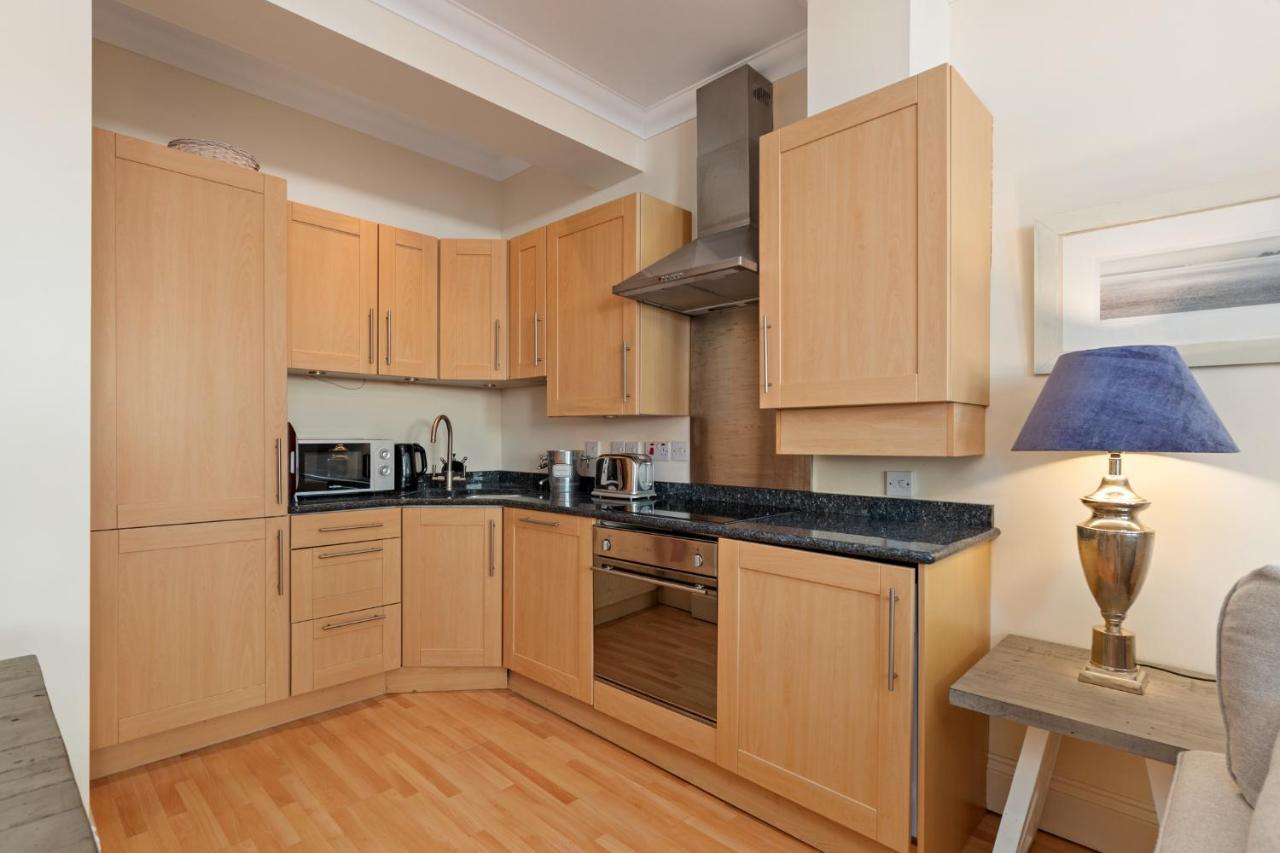 Bryn Y Mor - Tenby Apartment Sea Views Екстер'єр фото