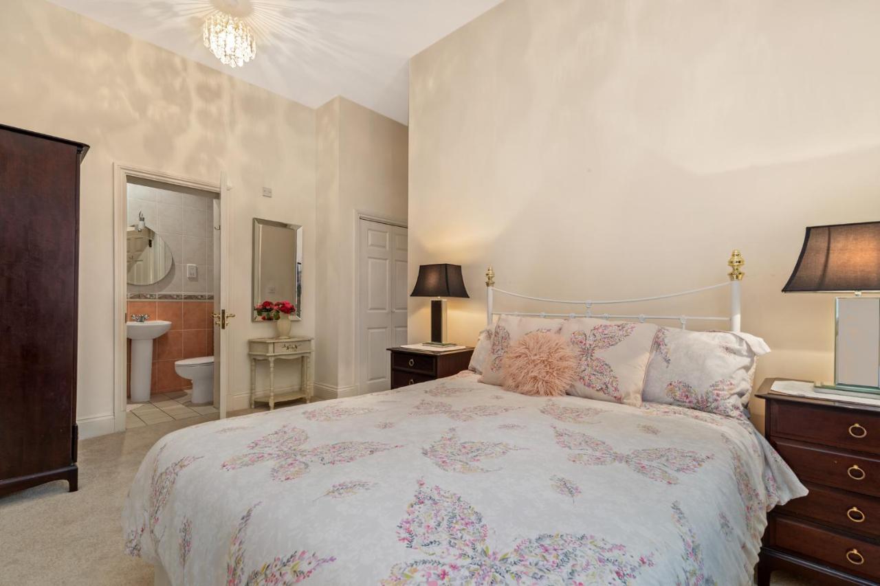 Bryn Y Mor - Tenby Apartment Sea Views Екстер'єр фото