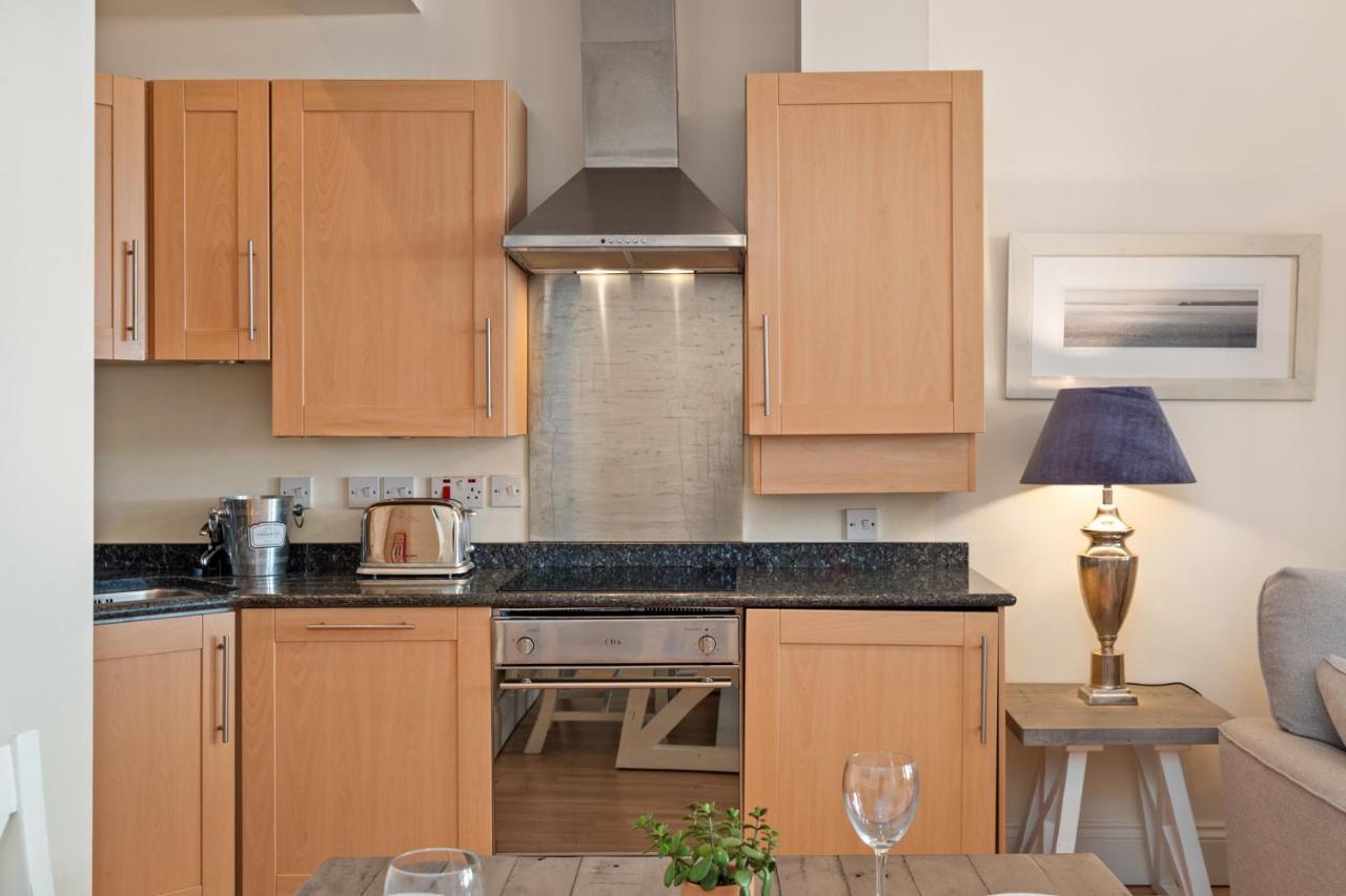 Bryn Y Mor - Tenby Apartment Sea Views Екстер'єр фото